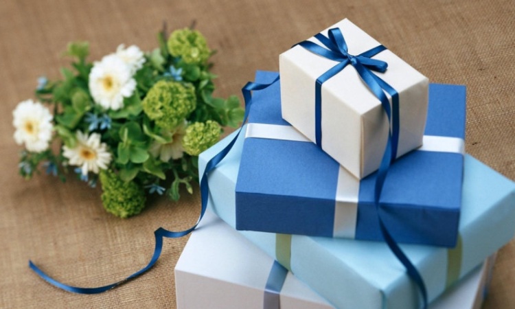 Kado pembukaan kantor baru, Sumber: amazonaws.com