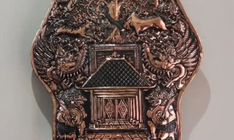 Replika gunungan wayang, Sumber: wahidart.com