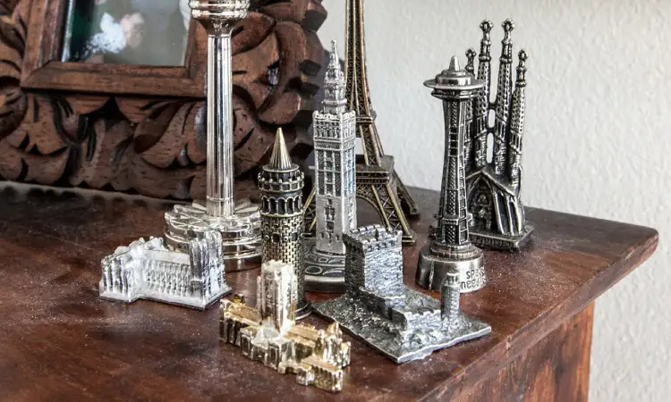 Souvenir miniatur landmark, Sumber: choosingfigs.com