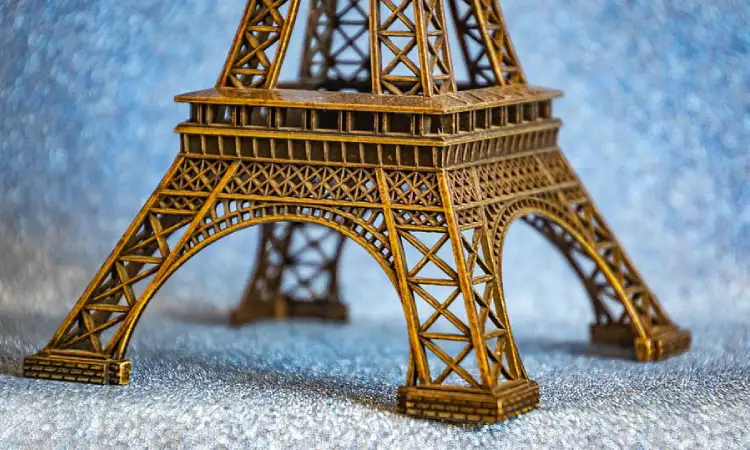 Miniatur Struktur Arsitektur Logam, Sumber: piqsels.com