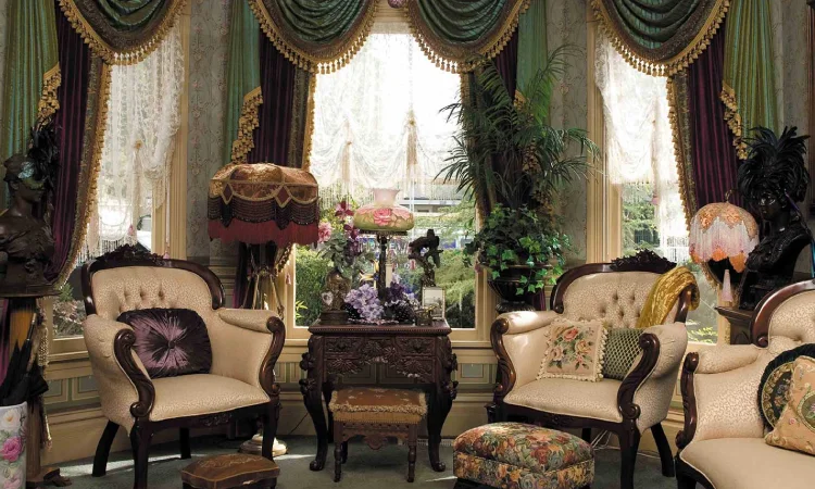 Aksesoris dengan desain antik, Sumber: interiio.sg