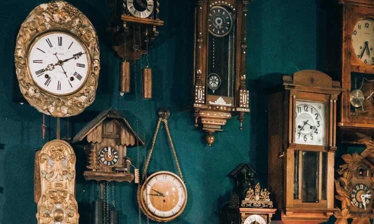 Menyesuaikan interior ruangan, Sumber: pexels.com