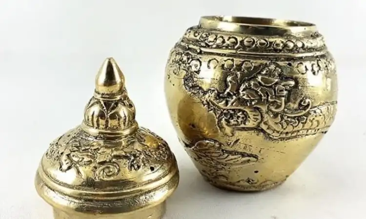 Guci naga dengan ukiran,Sumber: lazcdn.com