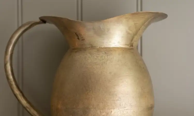 Guci polos kuningan, Sumber: la-maison-chic.co.uk