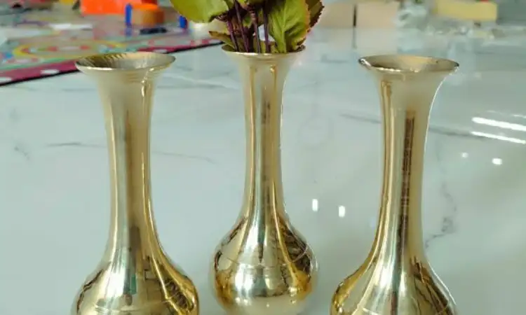 Hiasan meja kuningan, Sumber: shopee.co.id