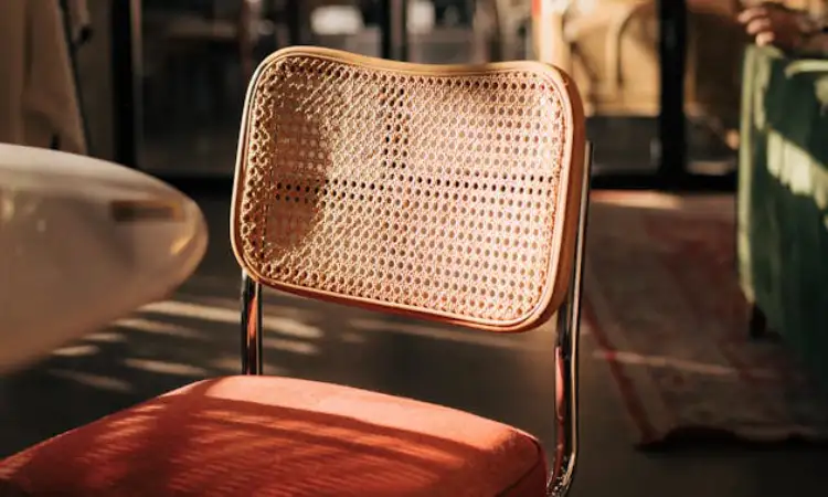 Kursi kuningan kombinasi rotan, Sumber: rattanstore.id