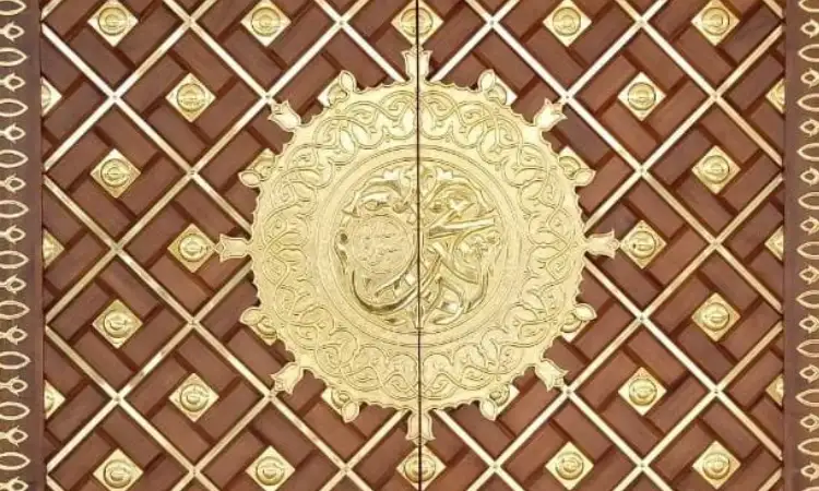 Ornamen pintu kuningan, Sumber: rumahtempa.com