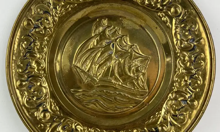 Relief laut, Sumber: etsy.com