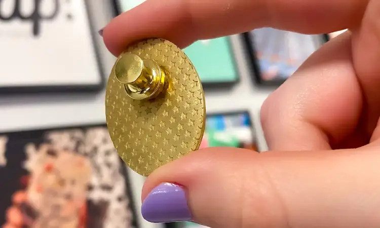 Pin dari kuningan, Sumber: zapcreatives.com