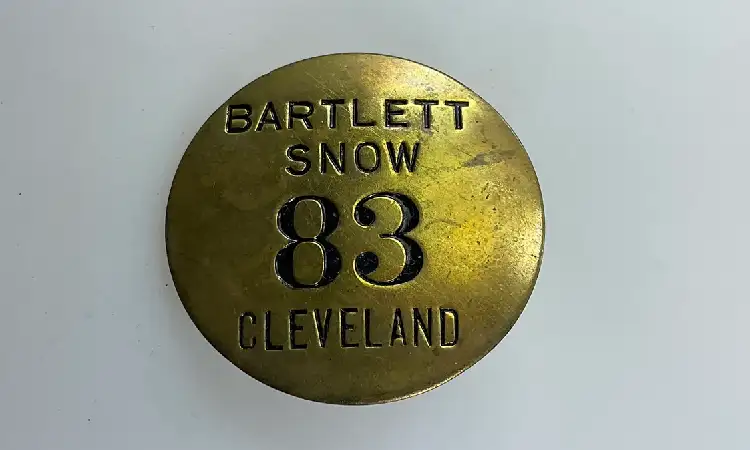 Pin vintage, Sumber: etsy.com