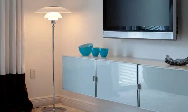 Standing lamp, Sumber: aplusrstore.com